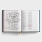 和合-光辉美德圣经:一个美丽的词集合，精装圣经和杂志礼品集