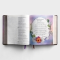 NLT启发祈祷圣经-巨大的印刷:圣经着色和创造性的日志